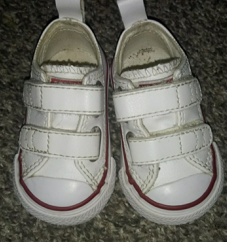 SIZE 2 WHITE LEATHER BABY CONVERSE